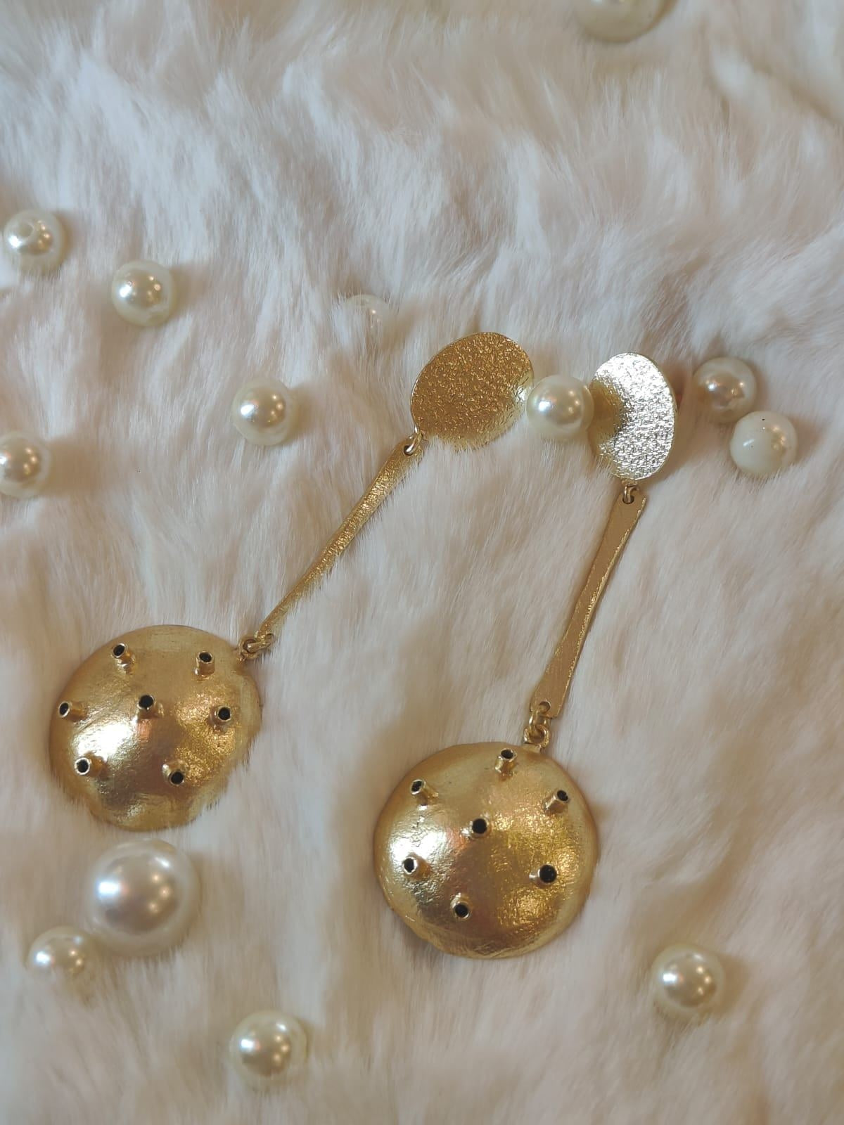 18 Kt Gold Plated long spoke earring gold and black Semi Precious stone