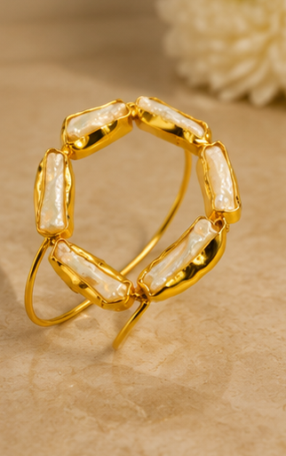 Pearl Halo Cuff - 18 Kt Gold Pated - Decorated with Pearls - Perfect for all occasions - Adjustable and anti tarnish