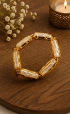 Pearl Halo Cuff - 18 Kt Gold Pated - Decorated with Pearls - Perfect for all occasions - Adjustable and anti tarnish