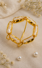 Pearl Halo Cuff - 18 Kt Gold Pated - Decorated with Pearls - Perfect for all occasions - Adjustable and anti tarnish