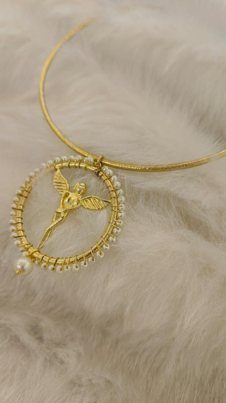 Hasli with angel pendant