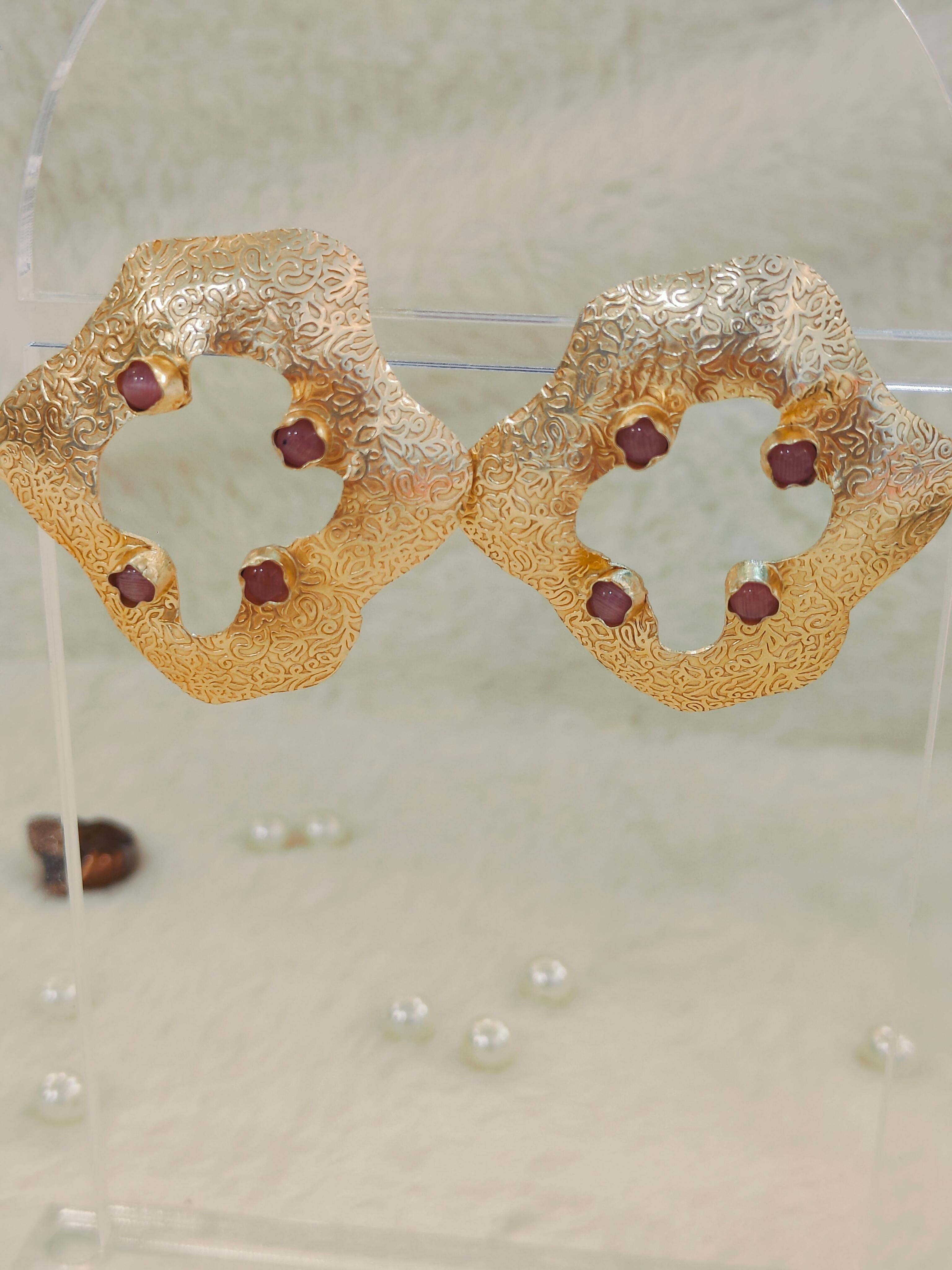 18 Kt Gold Plated Round flowery earring Semi Precious stone