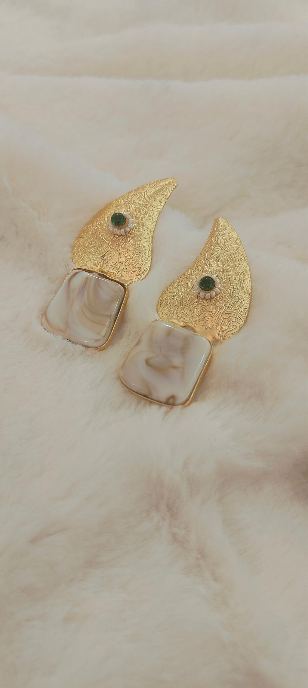 mother of pearl earring-white