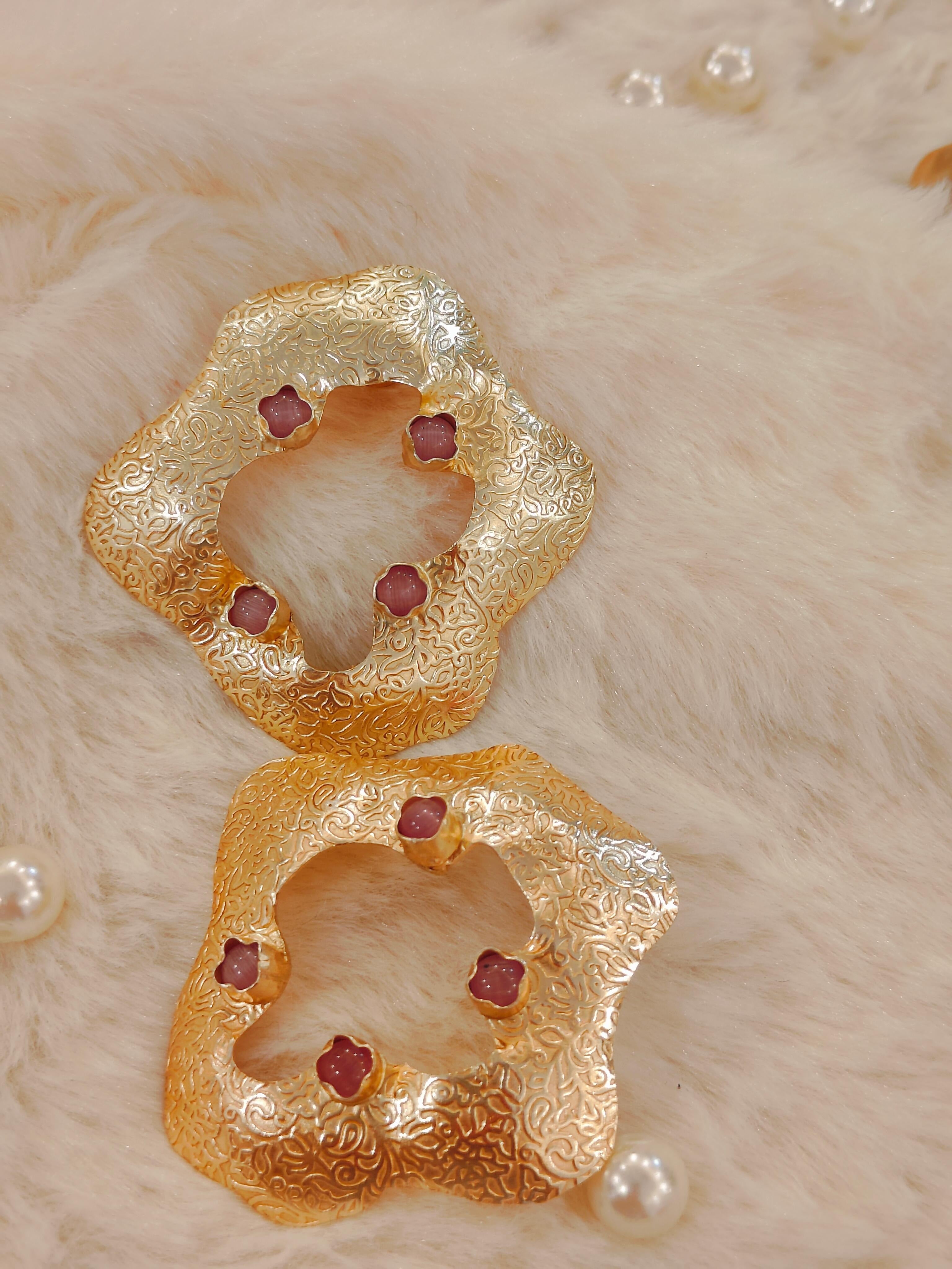 18 Kt Gold Plated Round flowery earring Semi Precious stone