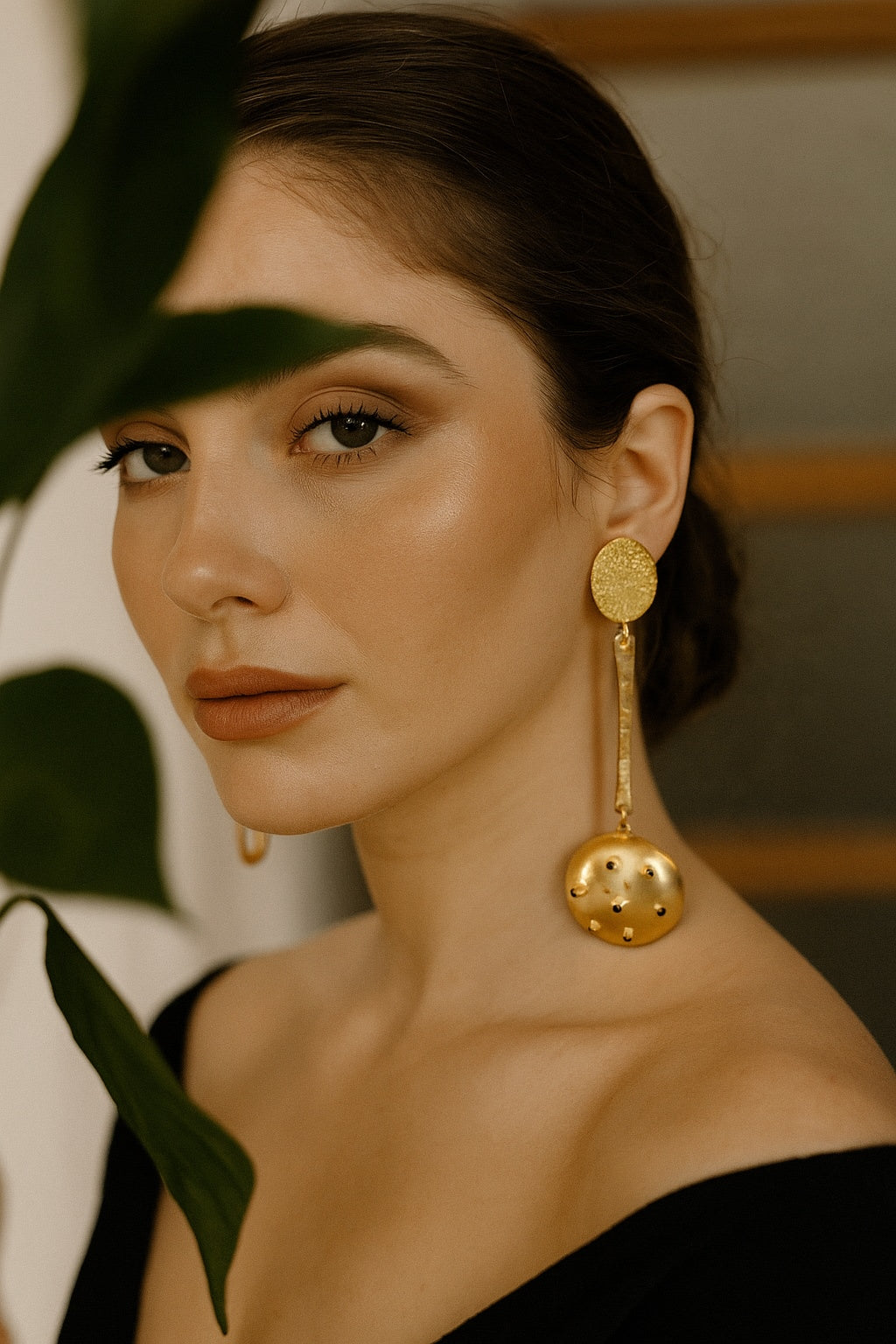 18 Kt Gold Plated long spoke earring gold and black Semi Precious stone