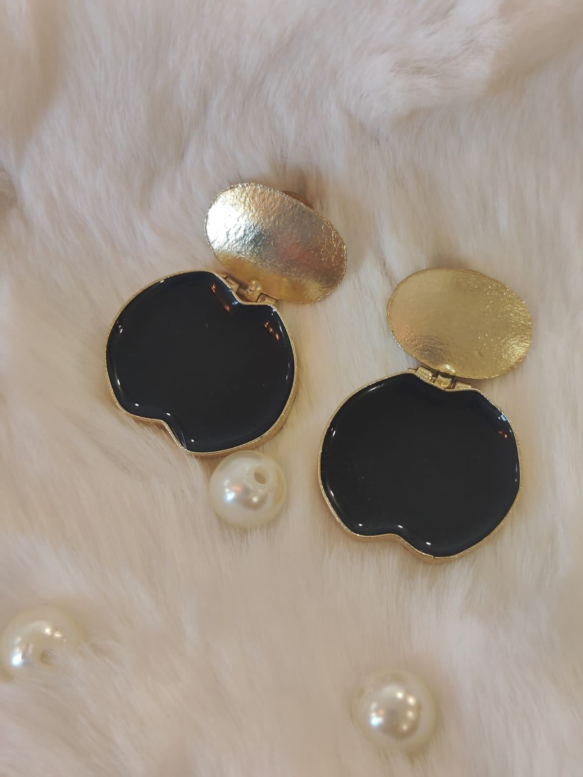 18 Kt Gold Plated Apple Black Earring Black - Perfect for Your Office Look Semi Precious stone