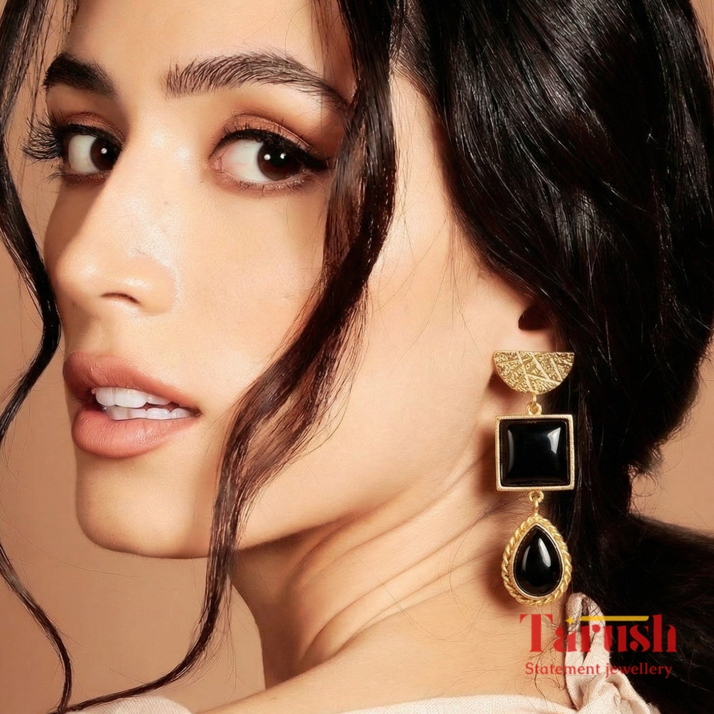 18 Kt Gold Plated Elegant - Brass earrings featuring black stones—lightweight style with non-allergic comfort. - Black earring Semi Precious stone