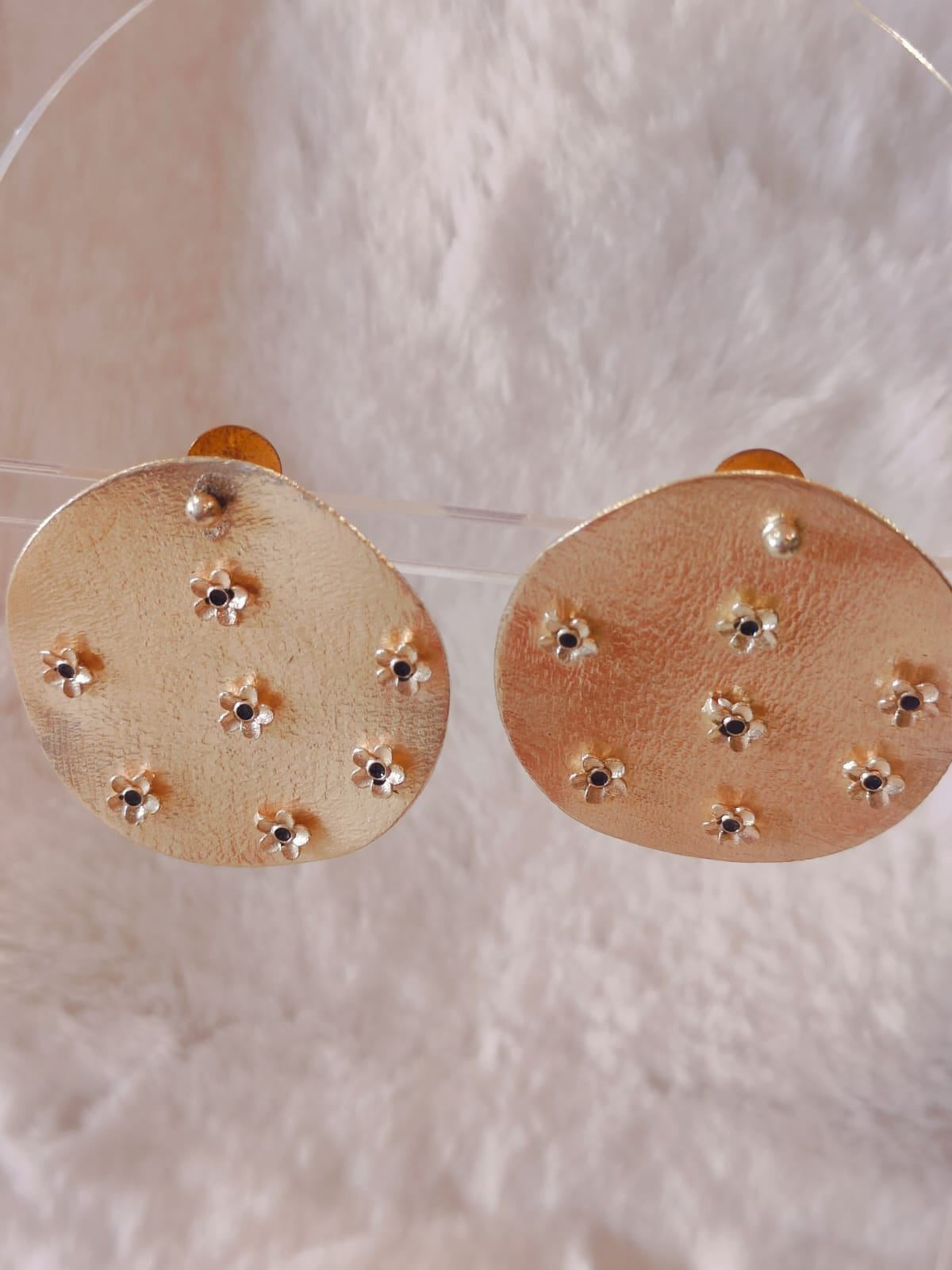 18 Kt Gold Plated 18kt Gold Plated - Round Earrings With Flowers - Elegant Look Semi Precious stone
