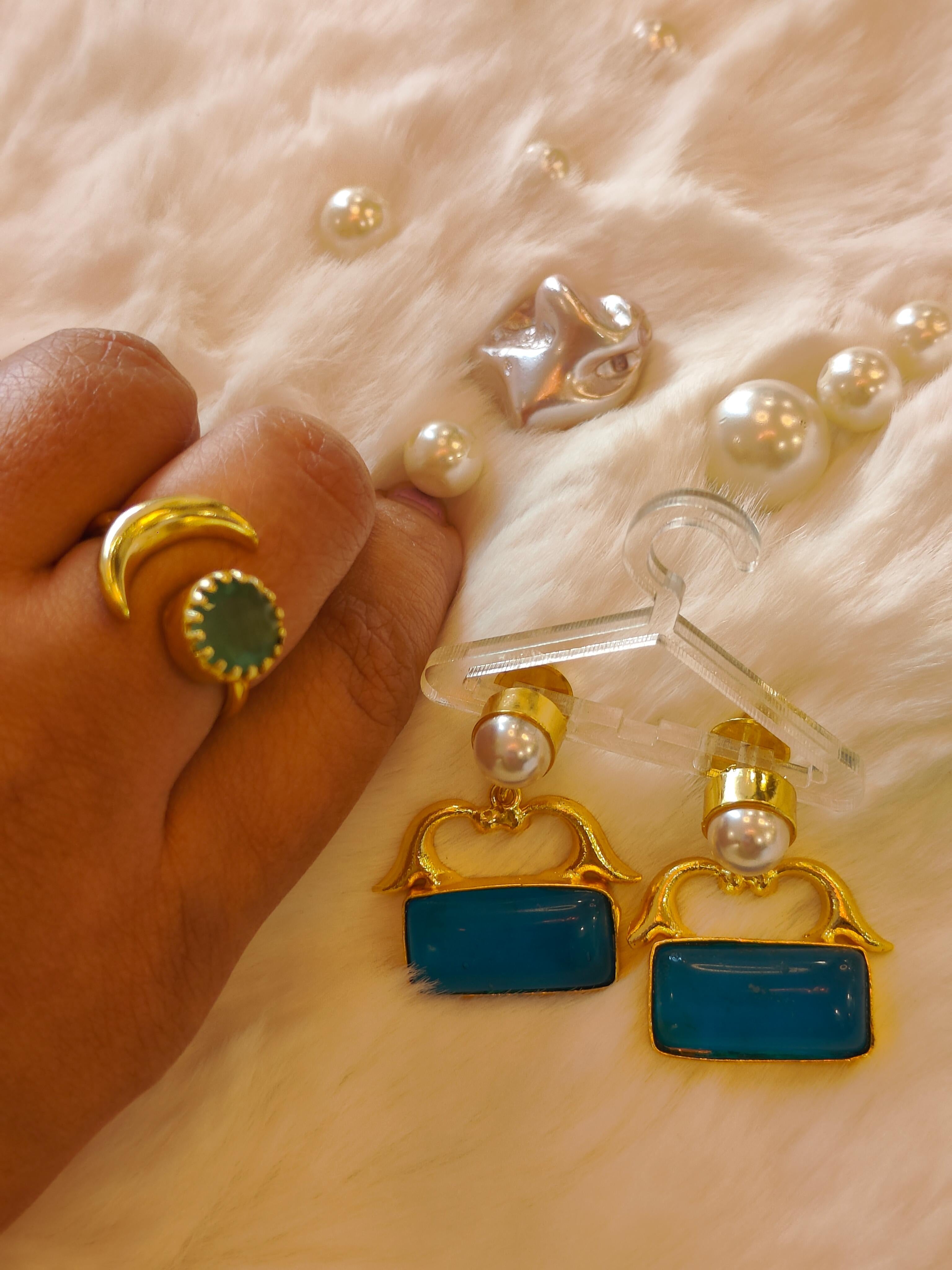 Blue small earring with moon ring