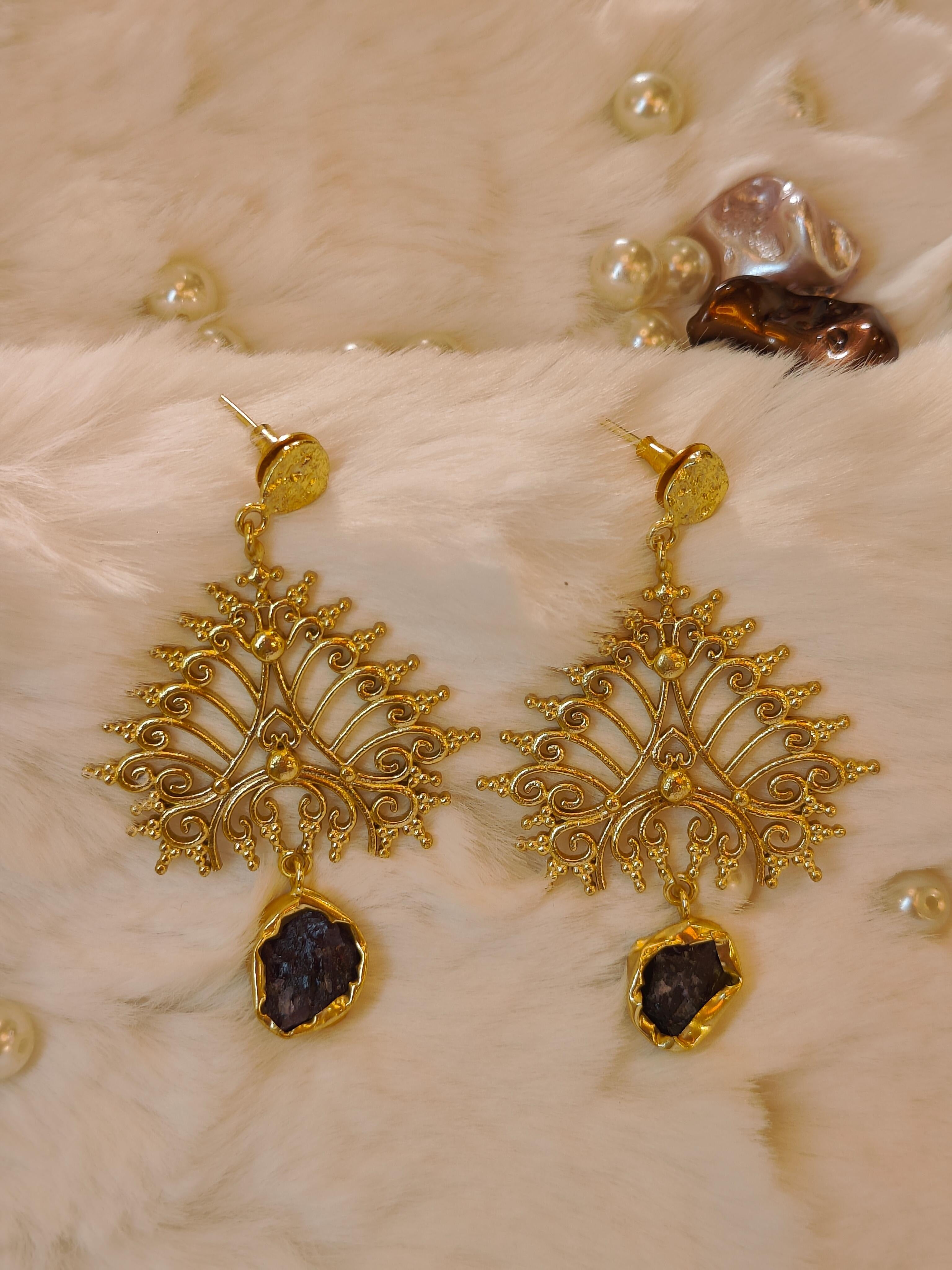 one stone hanging earring black