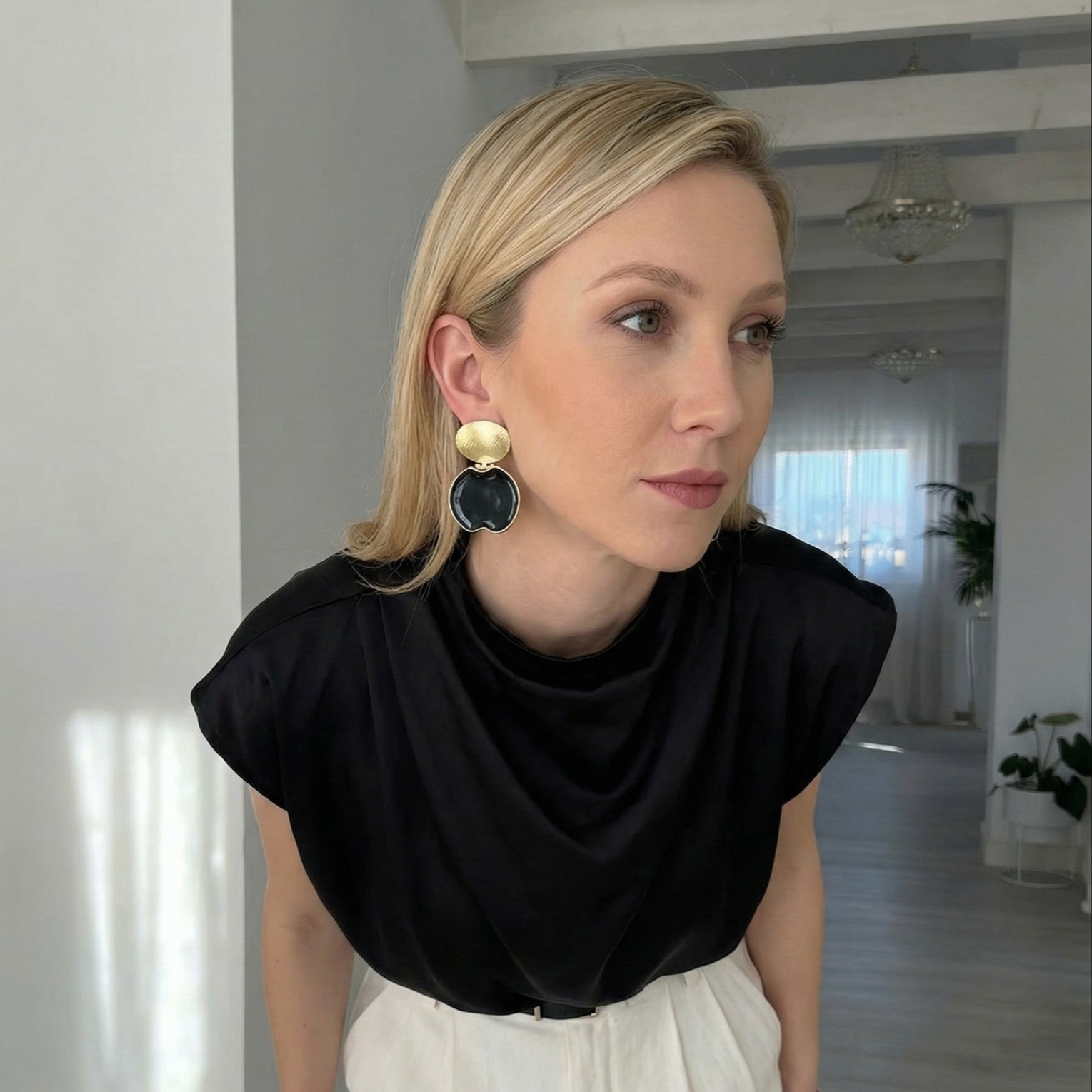Apple black earring Black