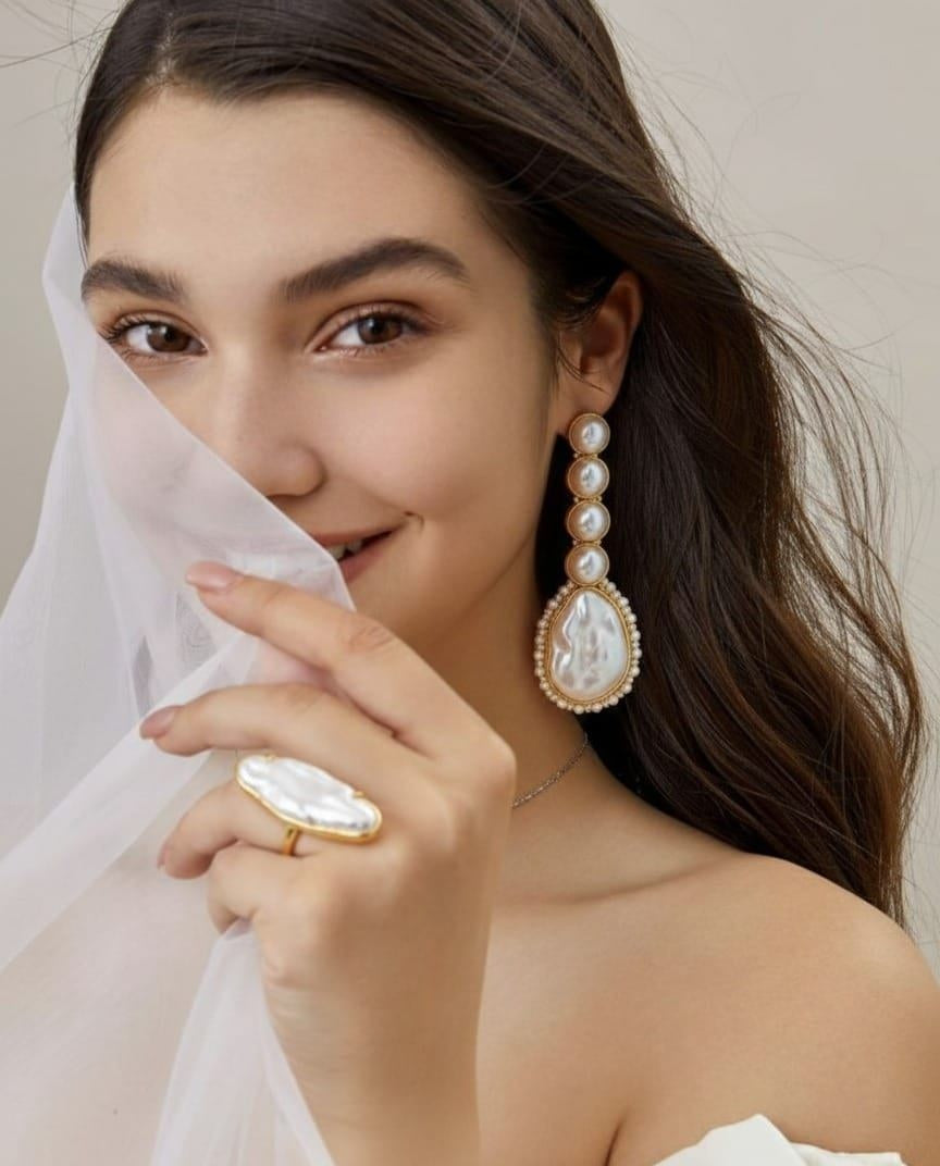 Pearl earings with pearl ring