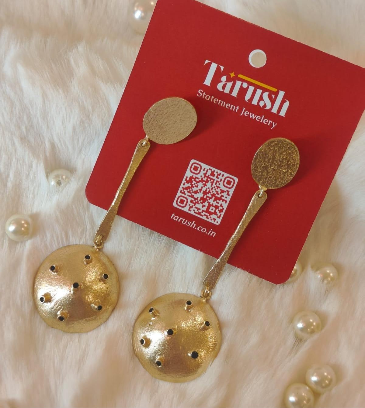 18 Kt Gold Plated long spoke earring gold and black Semi Precious stone