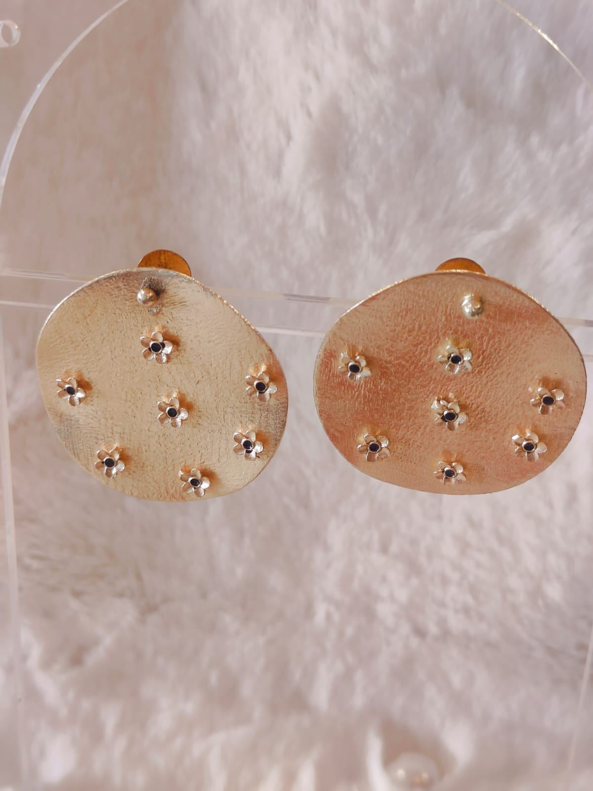 18 Kt Gold Plated 18kt Gold Plated - Round Earrings With Flowers - Elegant Look Semi Precious stone