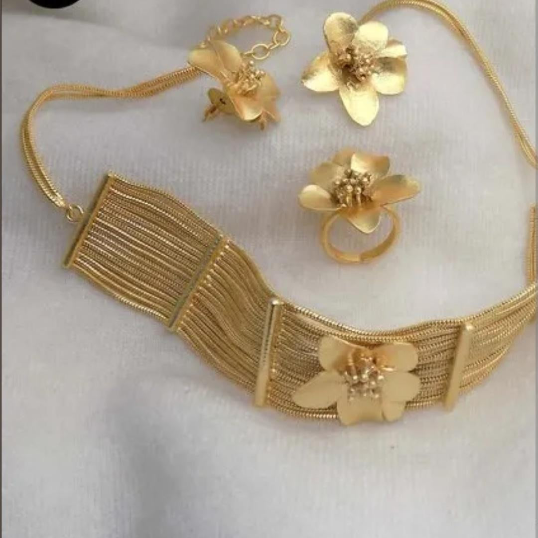 18 Kt Gold Plated flower necklace choker - Perfect for your Festival Look